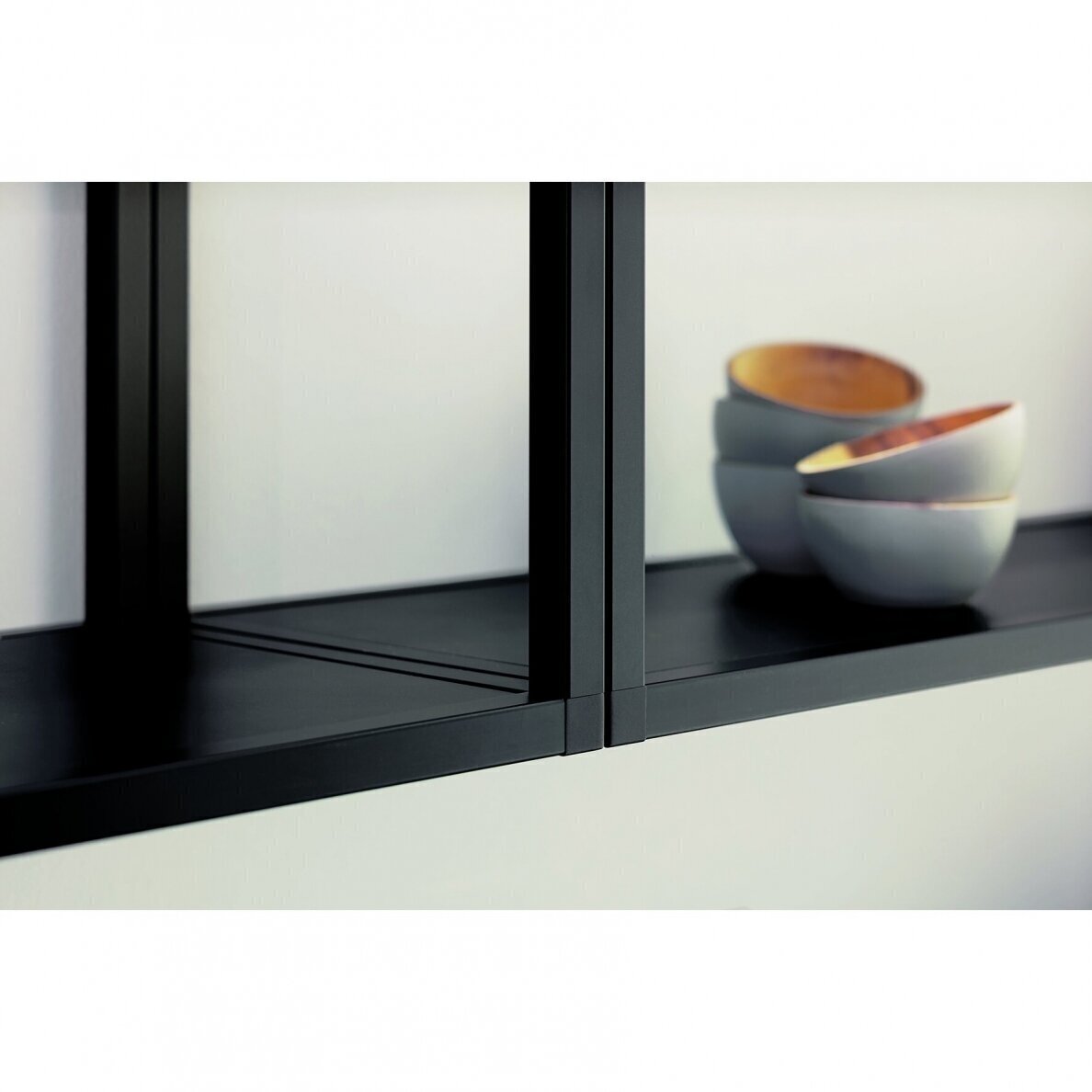 SMARTCUBE juodos spalvos lentynų modulių sistema iš aliuminio 4 SMARTCUBE juodos spalvos lentynų modulių sistema iš aliuminio 4